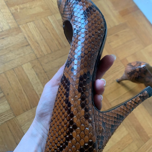 Geoffrey Beene snakeskin pumps - Picture 2 of 8